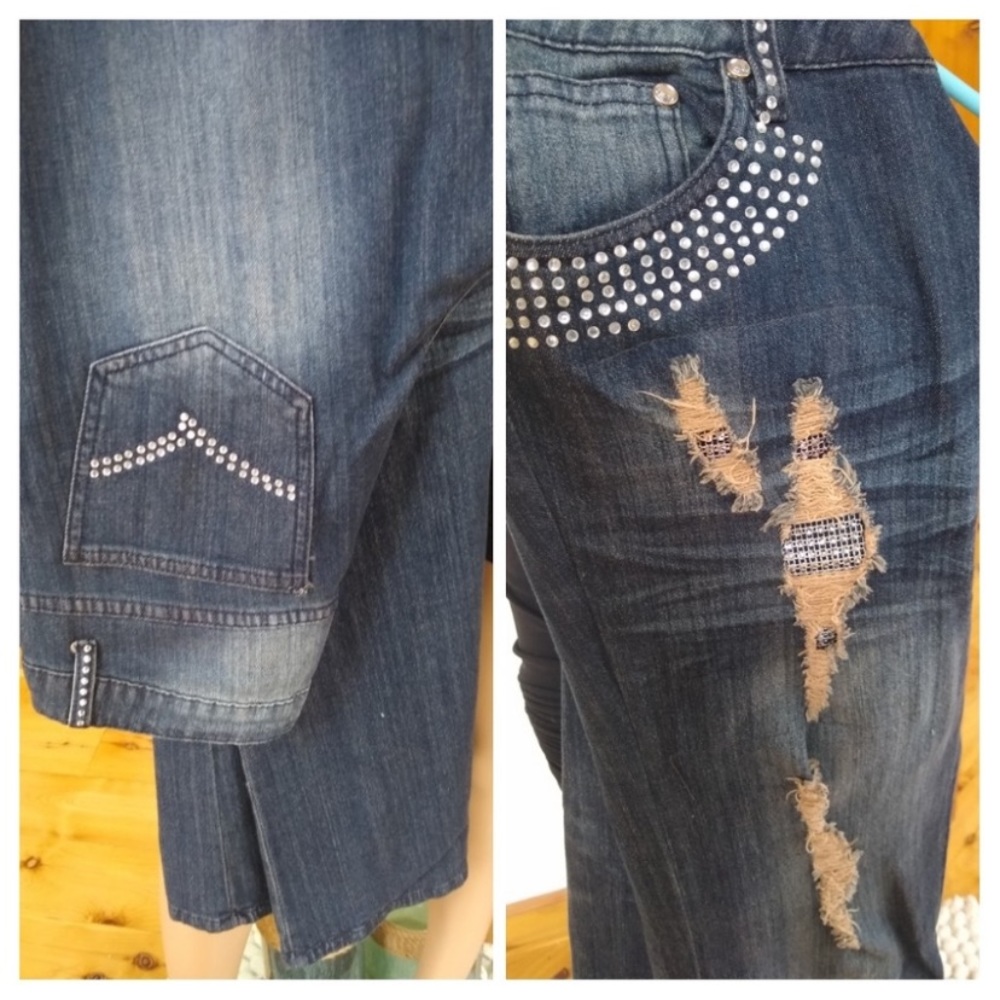 Venus distressed jeans with rhinestones
